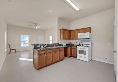 4210 Church St, Galveston TX  77550-1118 exterior