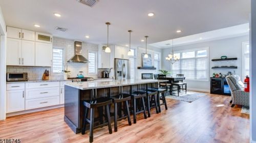 5 Fort Ave, Pelican Island NJ  08751-1512 exterior