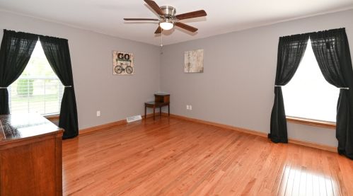 28842 Stone Ridge Ct, Waterford WI  53185-5609 exterior