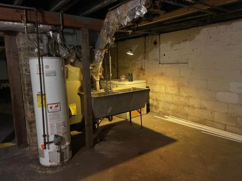 1964 Finn Pl, Milwaukee WI 53206-1338 exterior