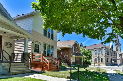 507 Homer St, Milwaukee, WI 53207-1621