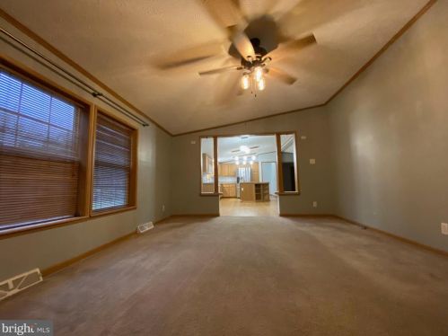 4 Allamong Ln, Morgantown, WV 26508-9215