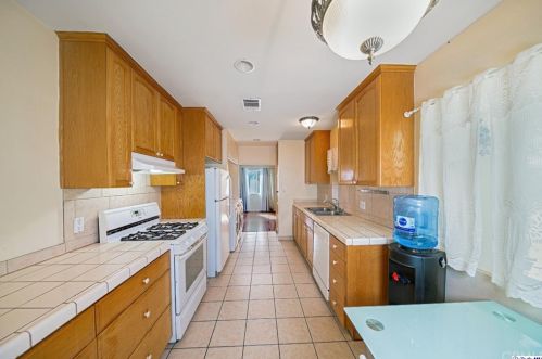 17536 Saticoy St, Van Nuys CA 91406-2333 exterior