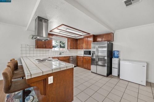 6120 Chickasaw Ct, Manteca CA  95336-2557 exterior