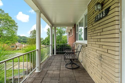1948 Worcester Dr, Pittsburgh, PA 15243-1540