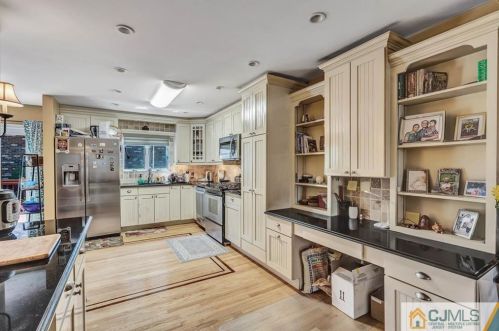 29 Heritage Ln, Perth Amboy NJ  08863-1464 exterior