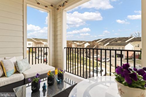 43589 Mcdowell Sq, Leesburg VA  20176-6528 exterior