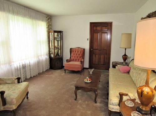 1972 Baldwin Rd, Yorktown Hgts, NY 10598-4008