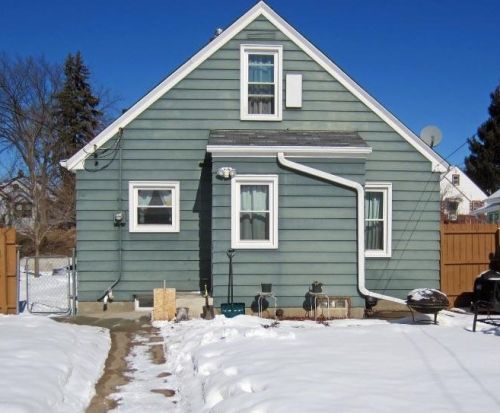 1728 Beech St, Saint Paul, MN 55106-4913