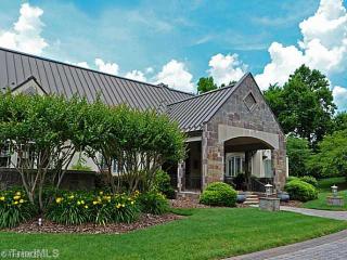 7 Lochside Ct, Greensboro, NC 27410-3554
