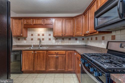 176 Founders Way, Strasburg VA  22657-3757 exterior