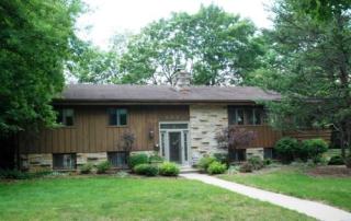 801 Oakwood Dr, Waukesha, WI 53186-6633