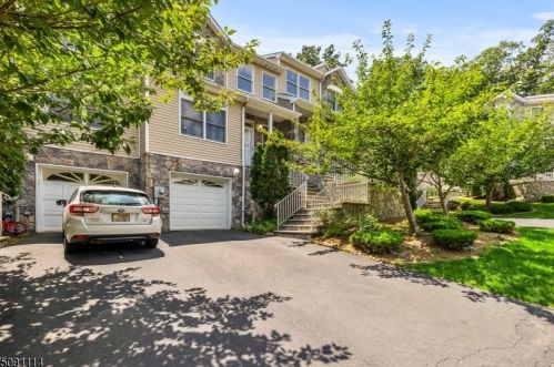 22 Autumn Ridge Rd, Greystone Park NJ  07950-1194 exterior