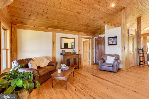 3714 Mountain Rd, Haymarket VA  20169-1739 exterior