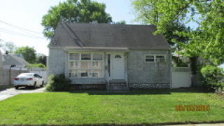 6 Independence Dr, Roselle, NJ 07203-2409