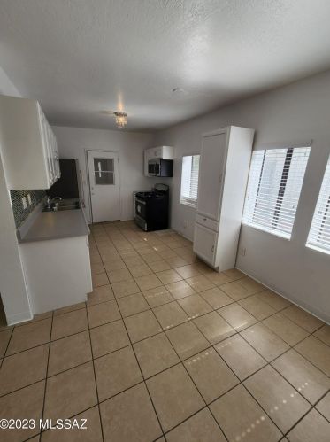 3560 Cody St, Tucson AZ  85716-3920 exterior