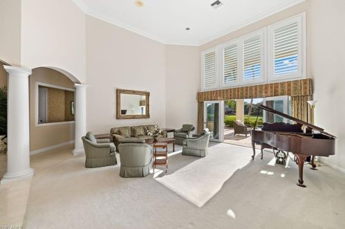 709 Jamestown Ln, Naples, FL 34108-7568