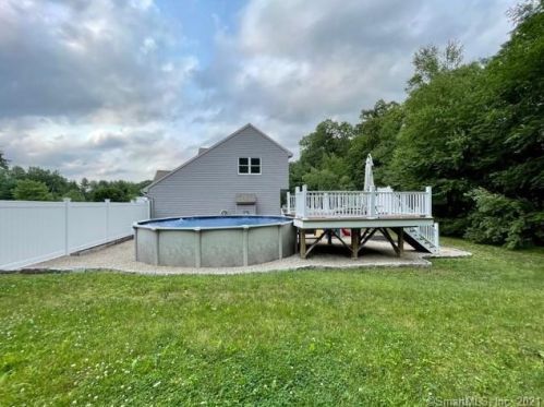 1200 Cornerstone Ct, Cheshire CT  06410-1860 exterior