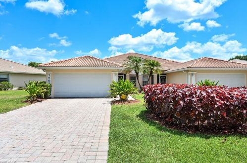 7755 Berkshire Pines Dr, Naples, FL 34104-9488
