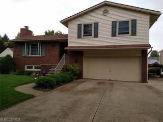 721 Peerless Cir, Canton, OH 44706-4973