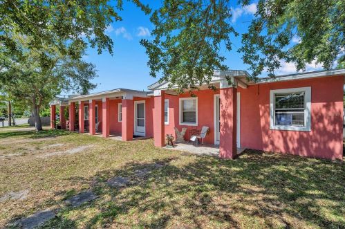11 Lynn Way, Saint Petersburg, FL 33708-2376