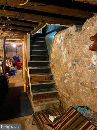 1216 Derry St, Harrisburg PA 17111-1141 exterior