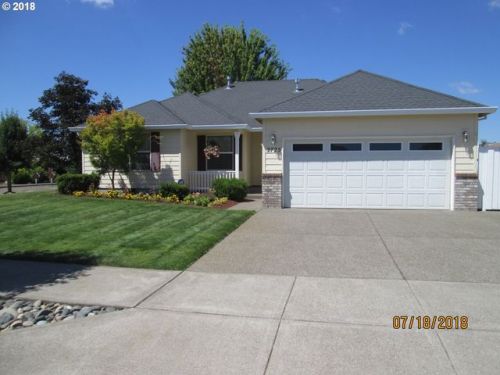 2725 Roanoke St, Woodburn, OR 97071-7668
