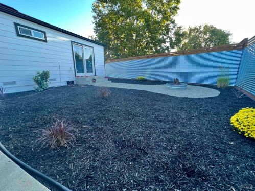 1051 Emerald Ct, Santa Rosa, CA 95407-7266