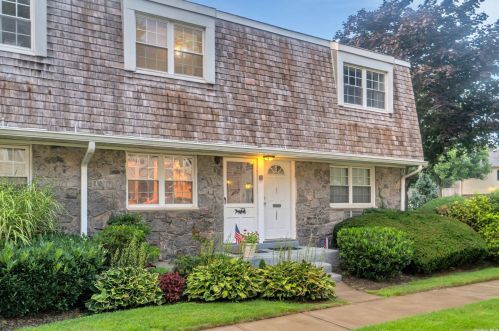 2405 Wilshire Ln, Oakdale, NY 11769-1443