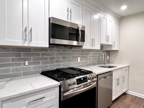 20-16 47th St, Long Island City, NY 11105-1202