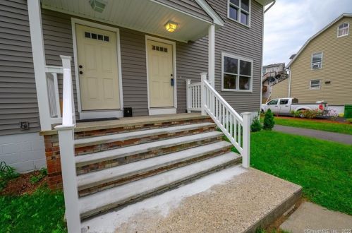 8 Cleveland St, Danbury CT  06810-6102 exterior