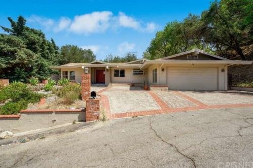 3716 Crownridge Dr, Van Nuys, CA 91403-4800