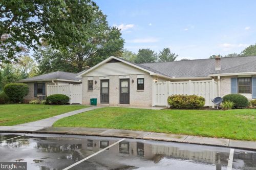 429 Valleybrook Dr, Lancaster, PA 17601-4643