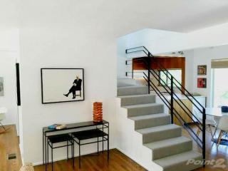 2367 Ronda Vista Dr, Los Angeles CA  90027-4643 exterior