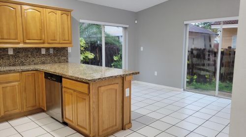 19832 86th Ave, Hialeah FL  33015-6930 exterior