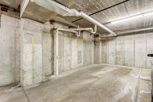 1550 Royall Pl, Milwaukee WI  53202-1808 exterior