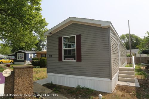 87 Herman Blvd, Hazlet NJ  07730-1547 exterior