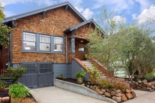 5914 Dover St, Oakland, CA 94609-1426