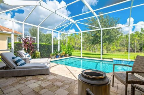 14487 Manchester Dr, Naples FL  34114-8630 exterior