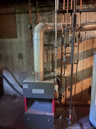 109 Longview Dr, Windsor CT  06095-3806 exterior