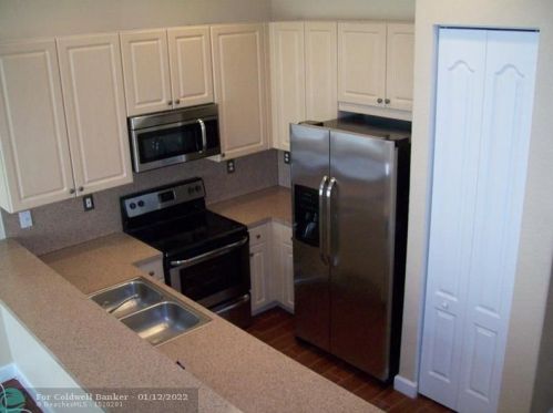 510 147th Ave, Hollywood, FL 33027-6104