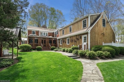 79 Grove St, Chester, NJ 07930-2519