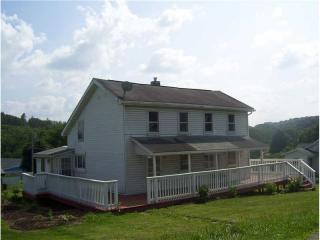 1061 Broadway St, Leisenring, PA 15455