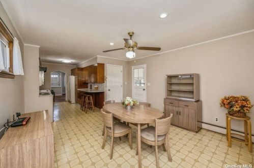 151 Pollok Pl, Hicksville NY  11801-2220 exterior