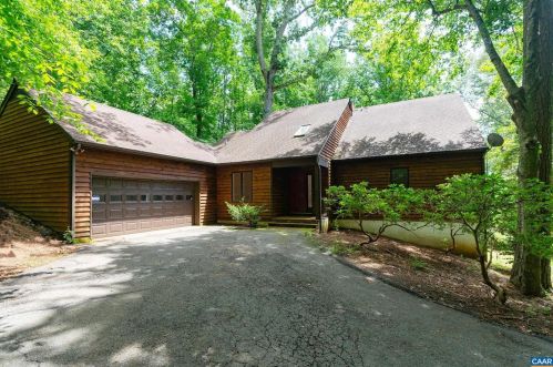445 Mallard Lake Dr, Earlysville, VA 22936-9789