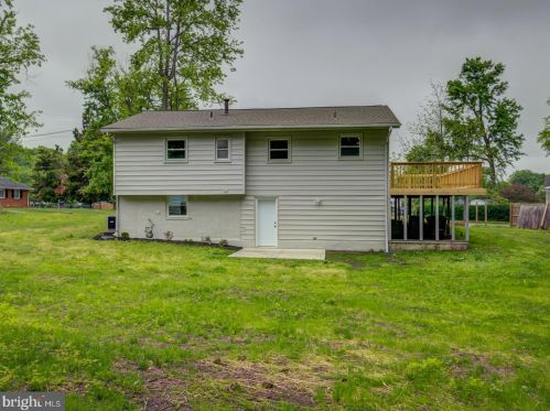 8813 Lagrange St, Lorton VA 22079-1643 exterior