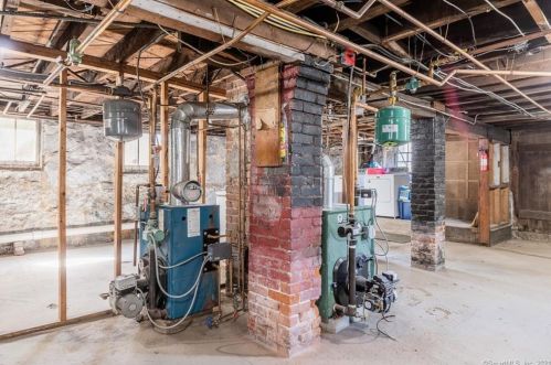 48 Ctr St, United States Coast Guard Ac CT  06320-5344 exterior