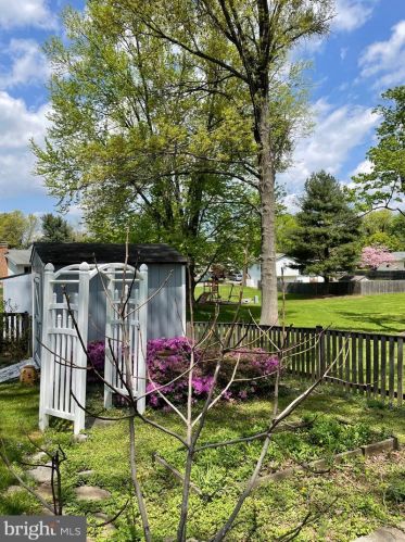303 Orchard Cir, Hamilton VA  20158-9700 exterior