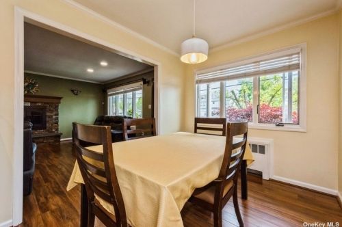 2493 7th Ave, Hempstead NY  11554-3325 exterior