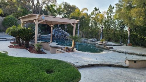 26519 Oakdale Canyon Ln, Santa Clarita, CA 91387-8126